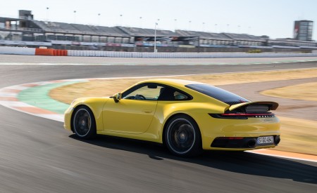 2020 Porsche 911 4S (Color: Racing Yellow) Rear Three-Quarter Wallpapers 450x275 (81)