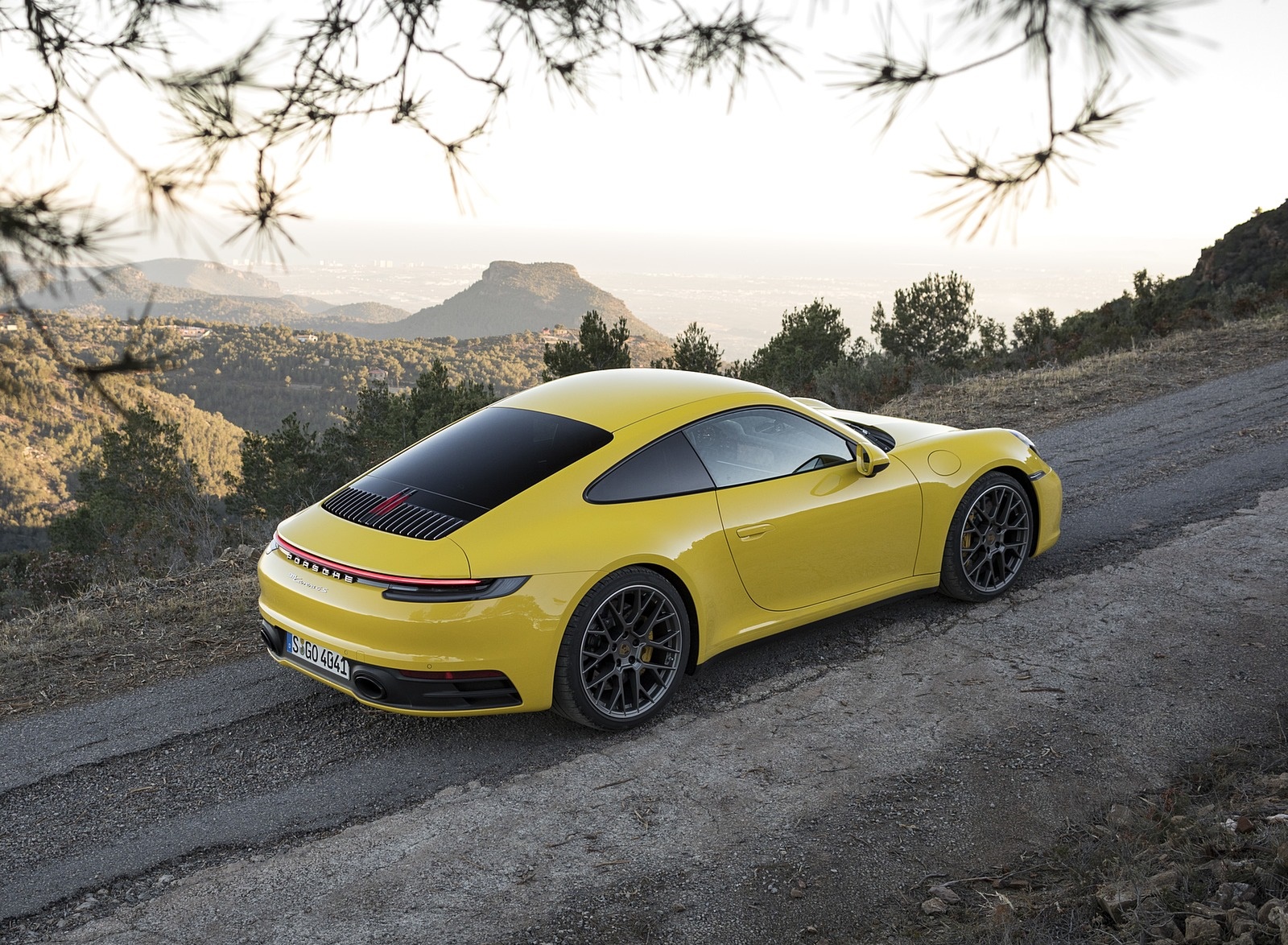 2020 Porsche 911 4S (Color: Racing Yellow) Rear Three-Quarter Wallpapers #86 of 185