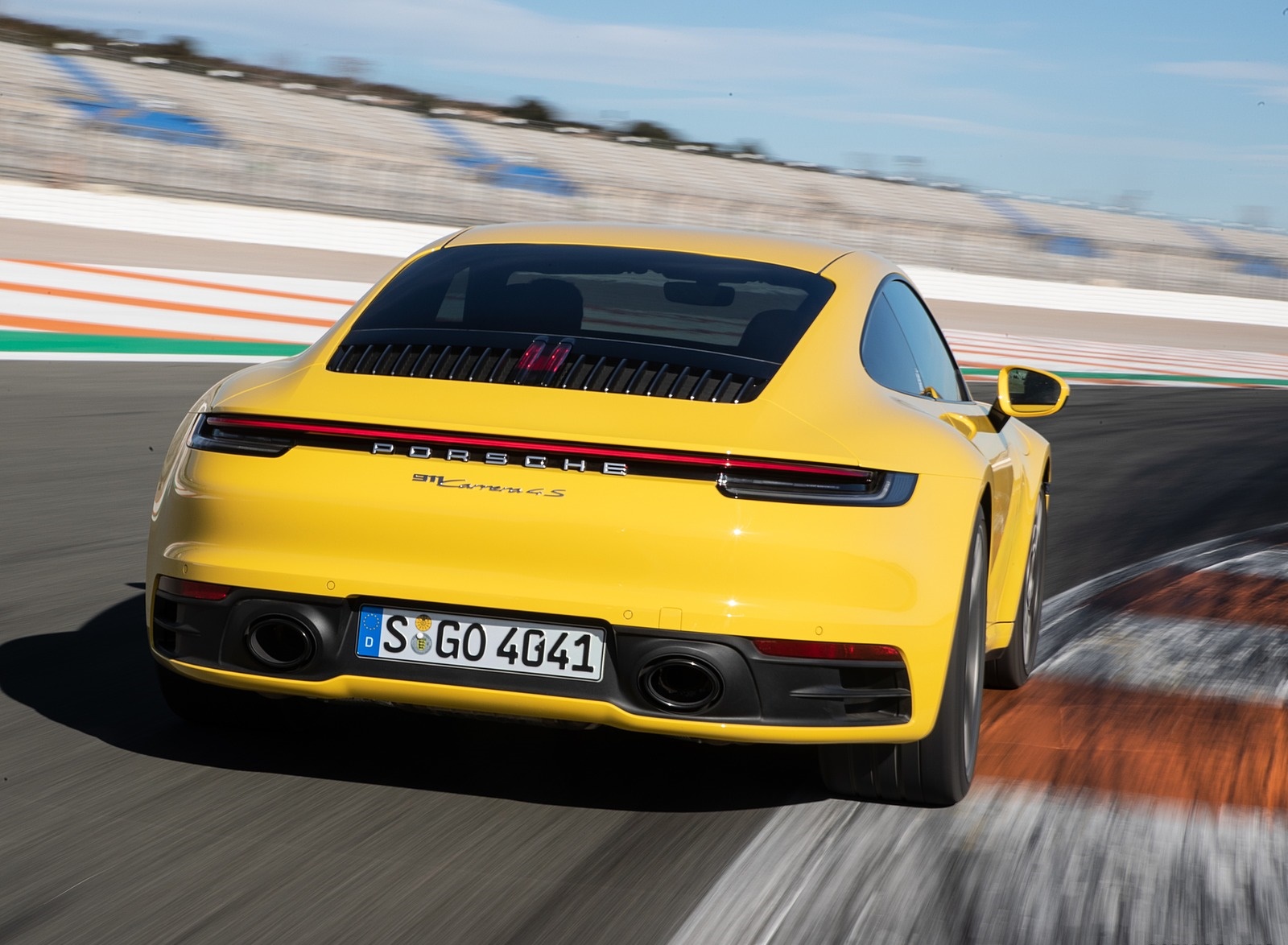 2020 Porsche 911 4S (Color: Racing Yellow) Rear Wallpapers #83 of 185