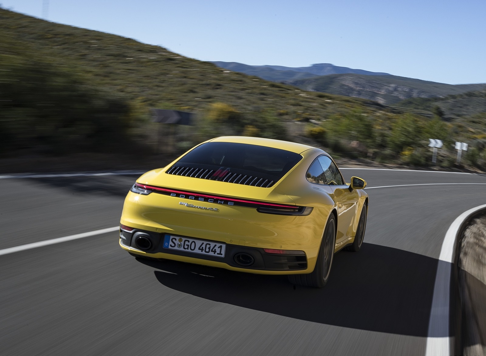 2020 Porsche 911 4S (Color: Racing Yellow) Rear Wallpapers #73 of 185