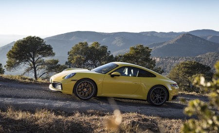 2020 Porsche 911 4S (Color: Racing Yellow) Side Wallpapers 450x275 (87)