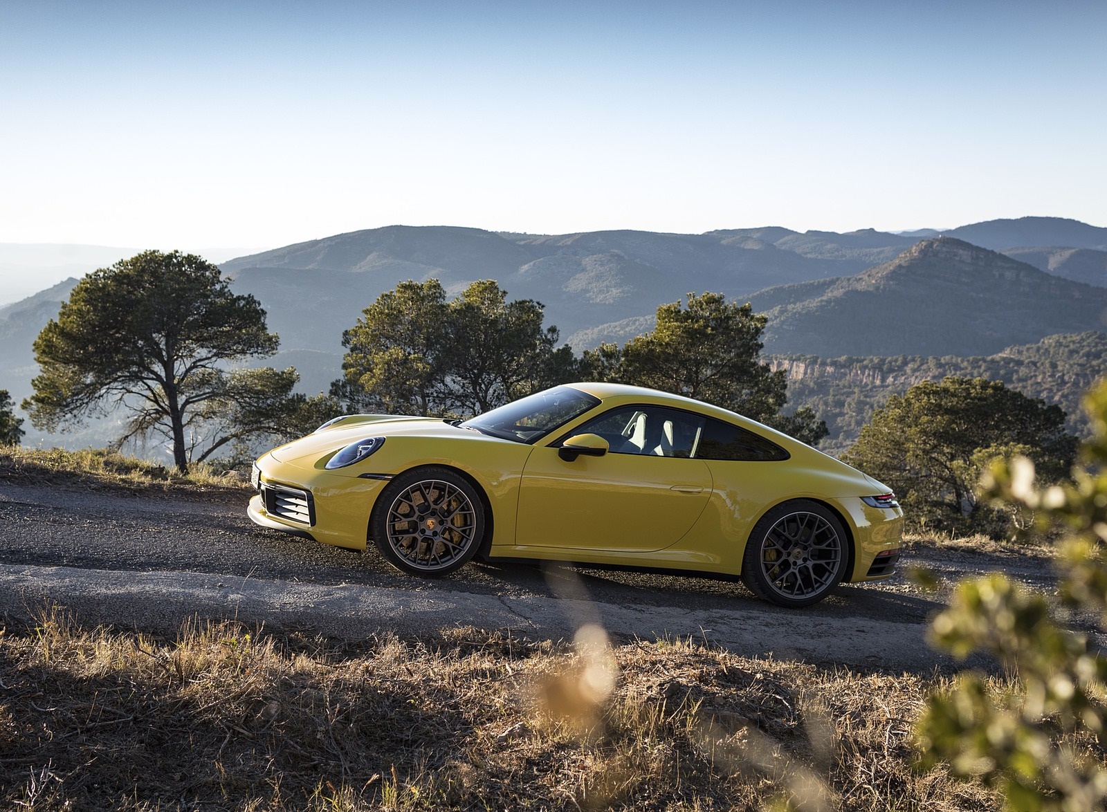 2020 Porsche 911 4S (Color: Racing Yellow) Side Wallpapers #87 of 185