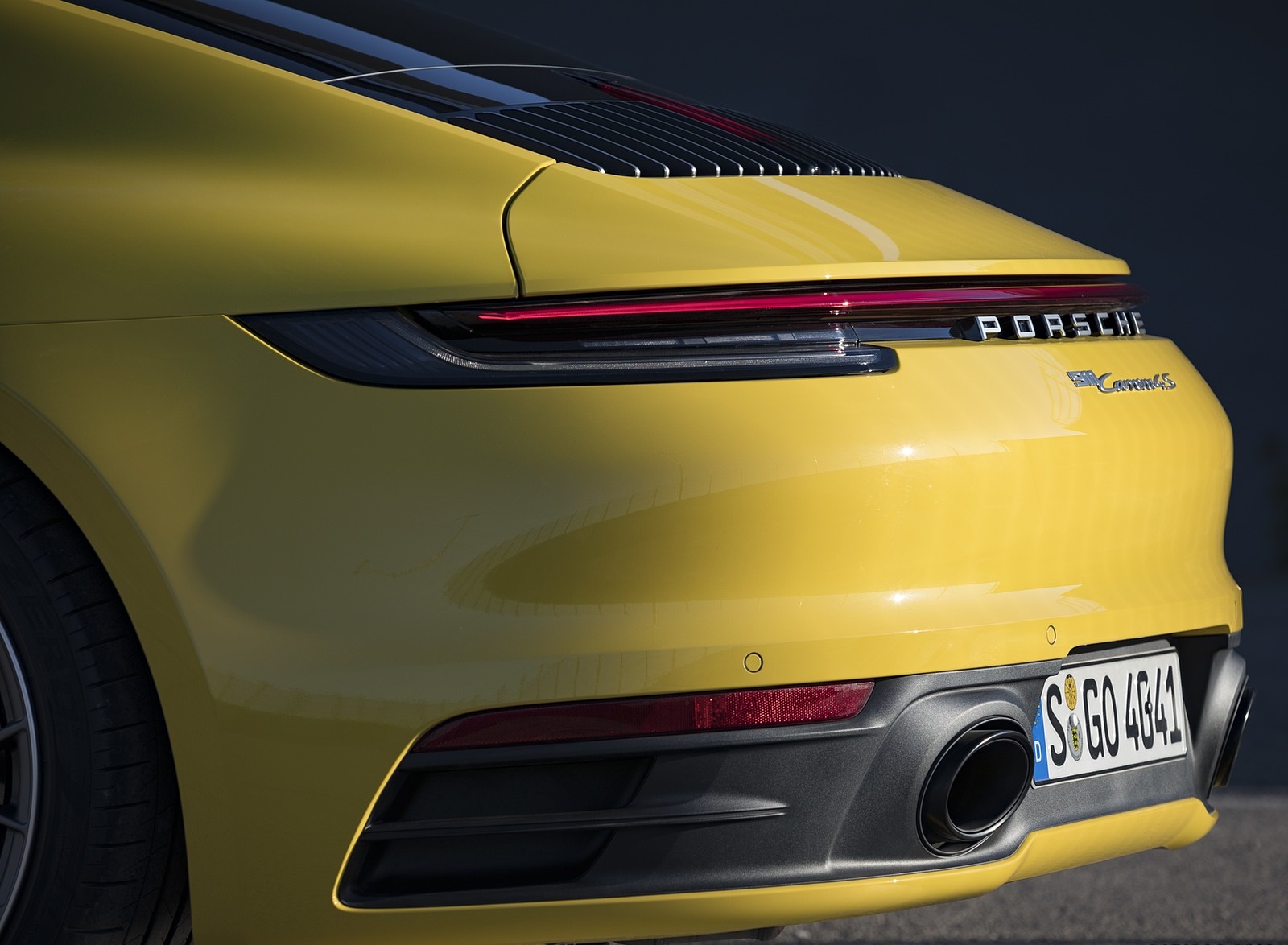 2020 Porsche 911 4S (Color: Racing Yellow) Tail Light Wallpapers #91 of 185