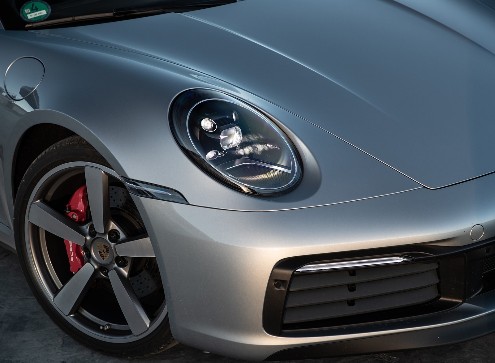 2020 Porsche 911 S (Color: Dolomite Silver Metallic) Headlight Wallpapers #153 of 185