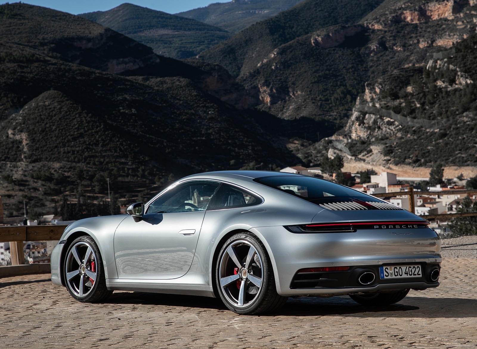2020 Porsche 911 S (Color: Dolomite Silver Metallic) Rear Three-Quarter Wallpapers #152 of 185