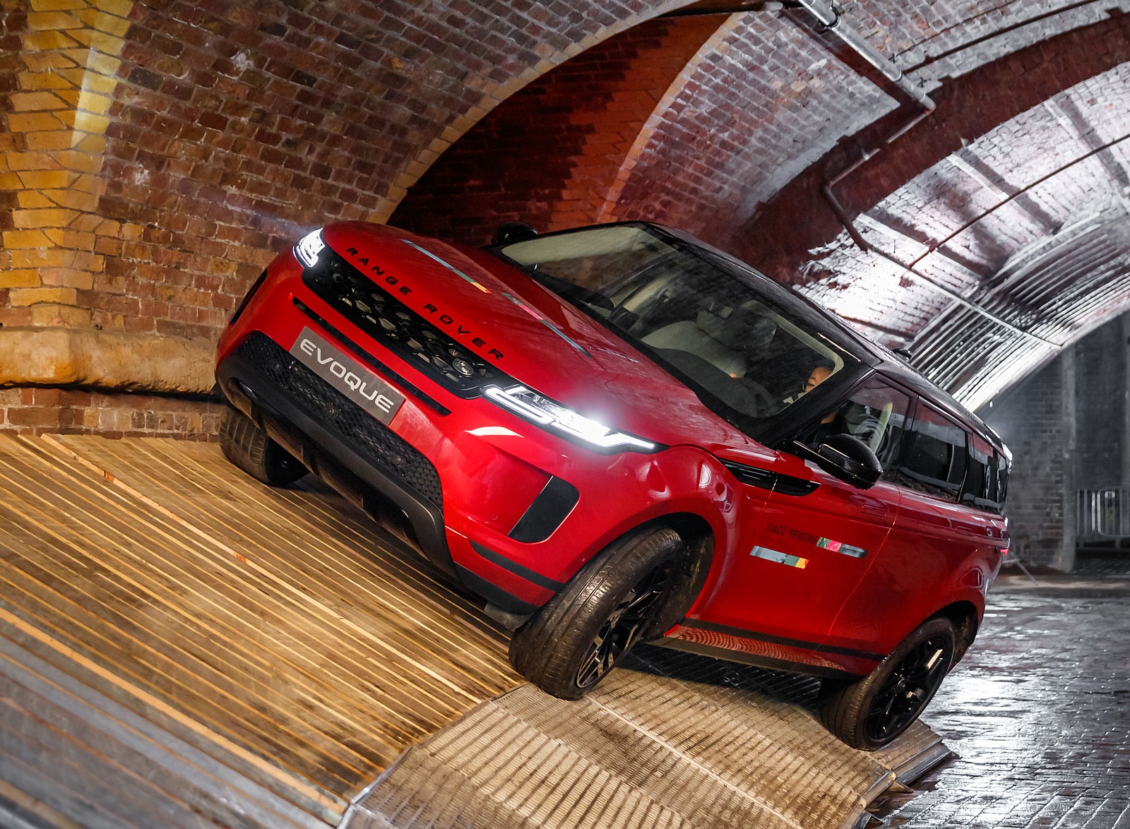 2020 Range Rover Evoque Front Three-Quarter Wallpapers #43 of 150