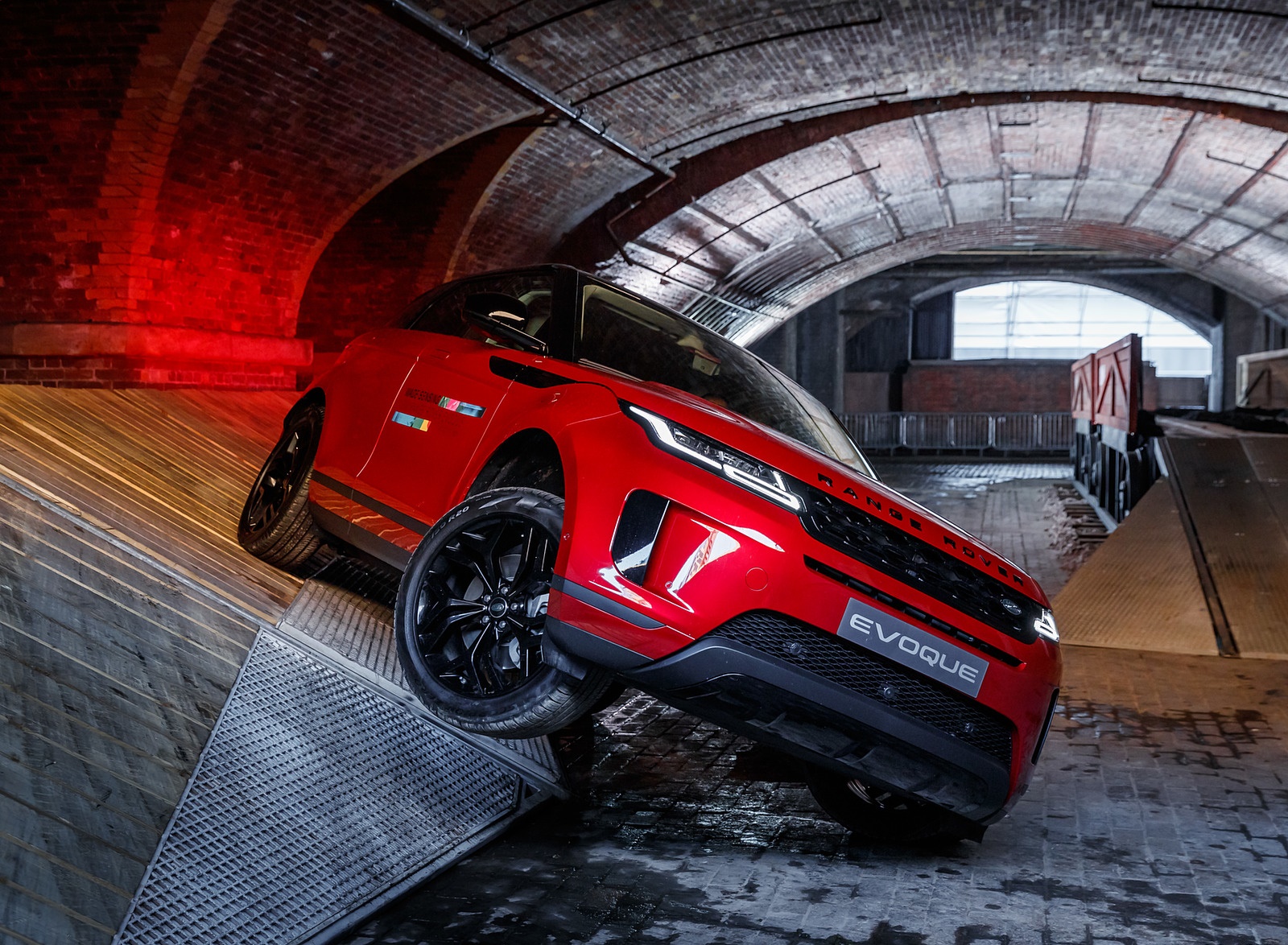 2020 Range Rover Evoque Front Three-Quarter Wallpapers #34 of 150