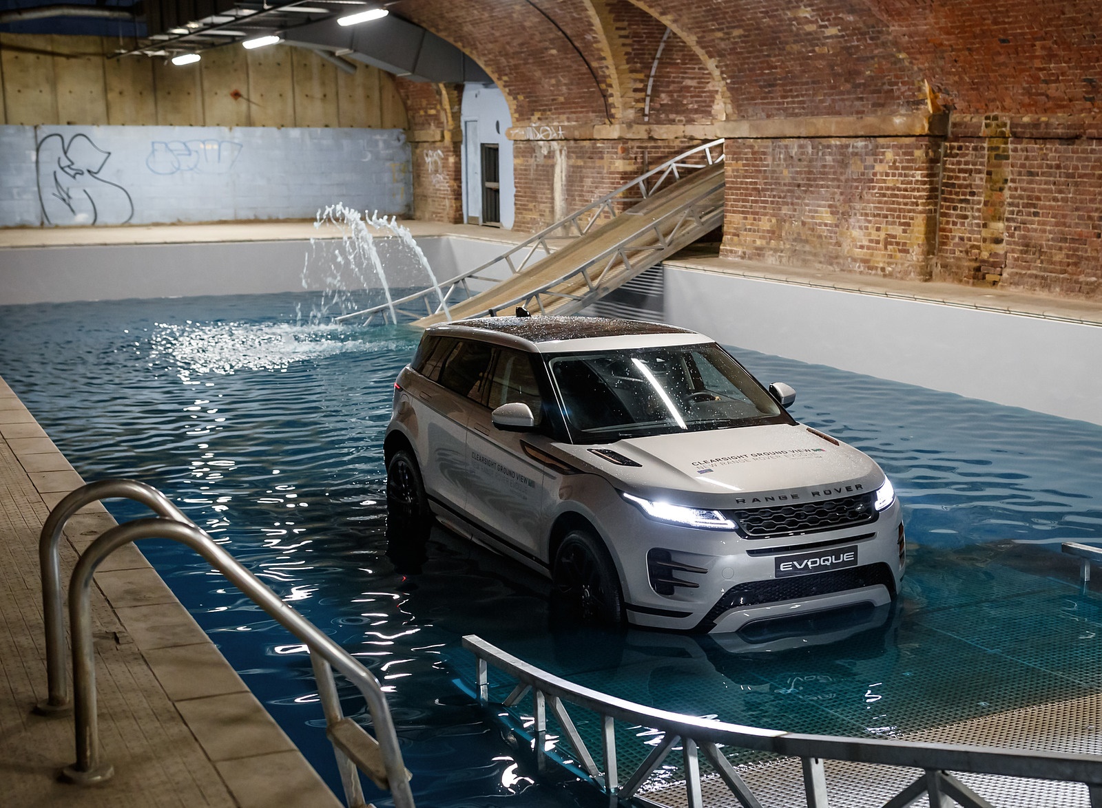 2020 Range Rover Evoque Front Three-Quarter Wallpapers #51 of 150
