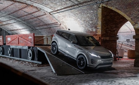 2020 Range Rover Evoque Front Three-Quarter Wallpapers 450x275 (64)