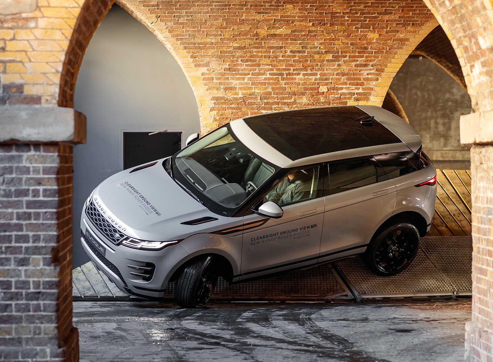 2020 Range Rover Evoque Front Three-Quarter Wallpapers #53 of 150