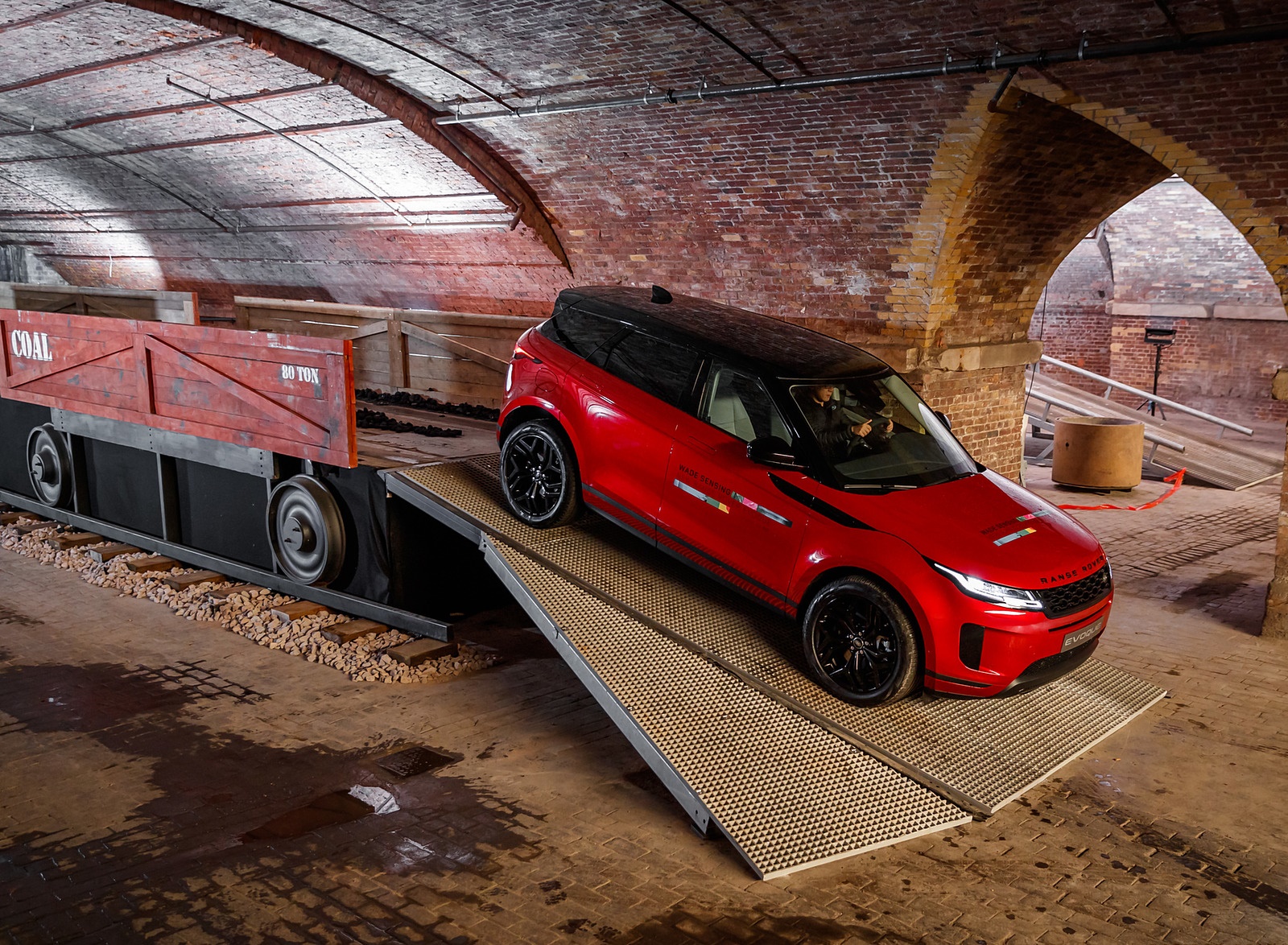 2020 Range Rover Evoque Front Three-Quarter Wallpapers #35 of 150