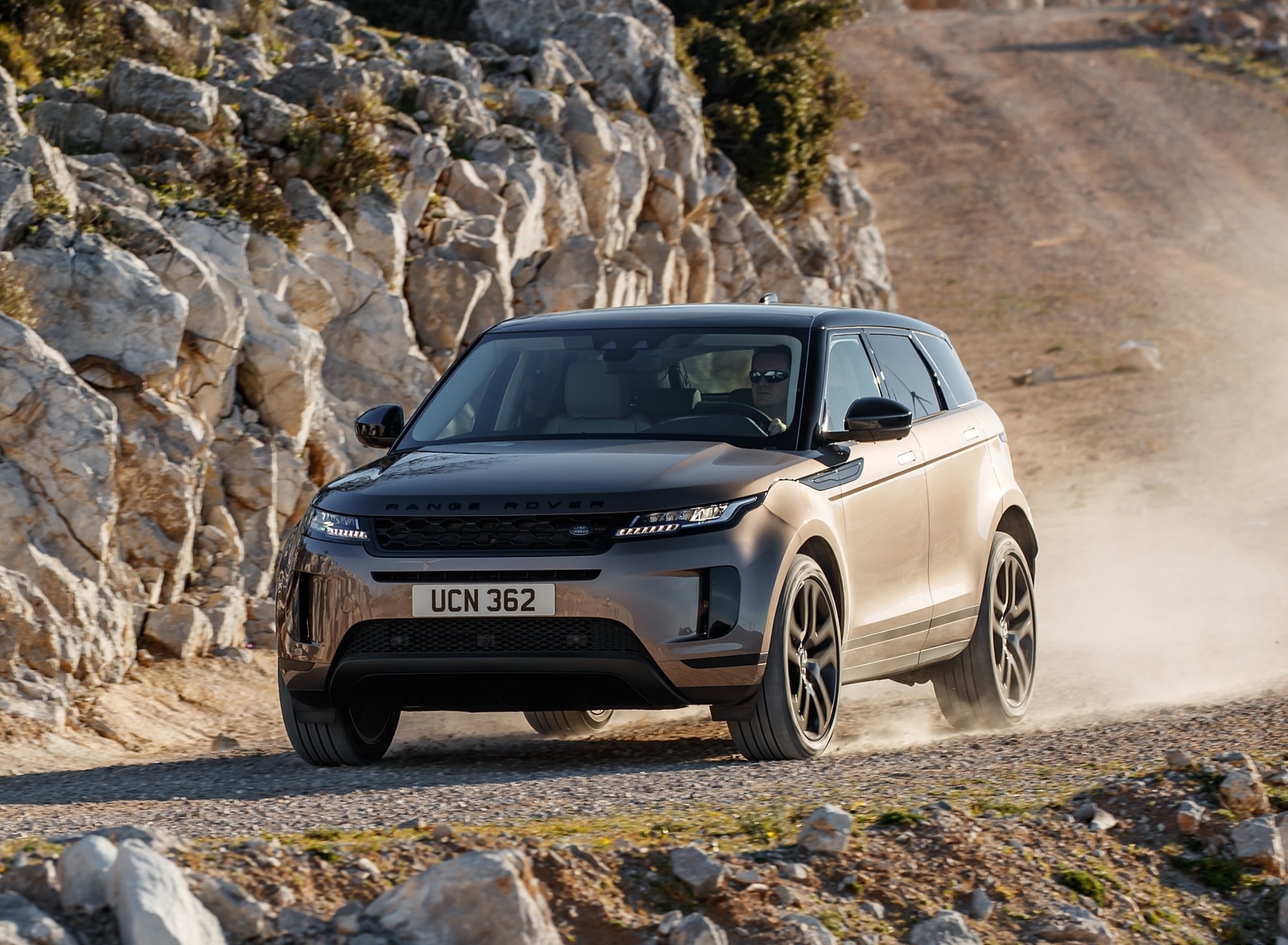 2020 Range Rover Evoque Front Three-Quarter Wallpapers #3 of 150