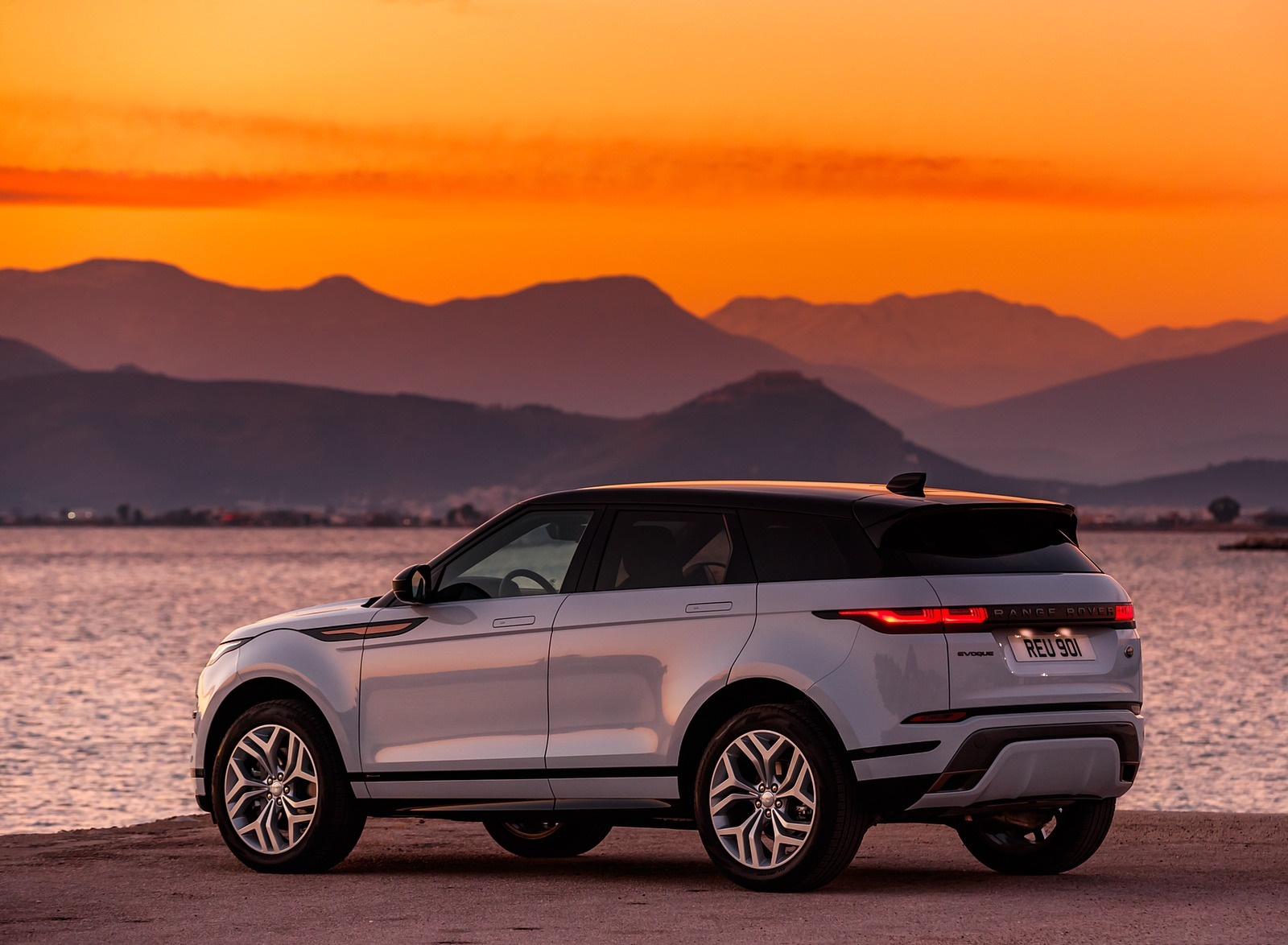 2020 Range Rover Evoque Rear Three-Quarter Wallpapers #13 of 150