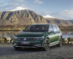 2020 Volkswagen Passat Alltrack (EU-Spec) Front Three-Quarter Wallpapers 150x120 (48)