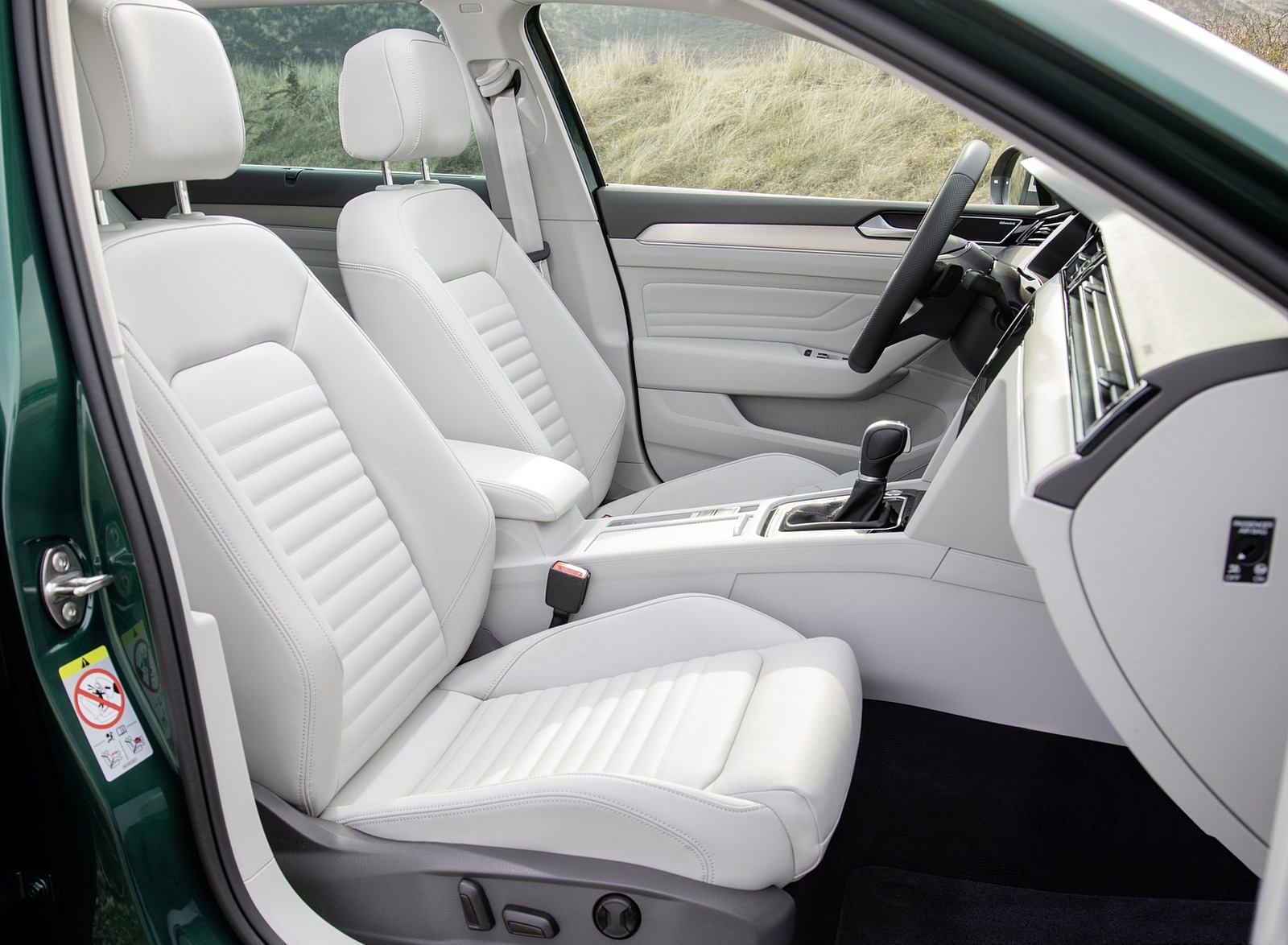 2020 Volkswagen Passat Alltrack (EU-Spec) Interior Front Seats Wallpapers #39 of 60