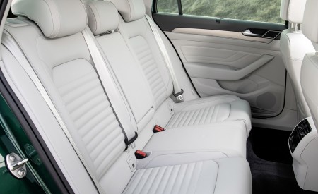 2020 Volkswagen Passat Alltrack (EU-Spec) Interior Rear Seats Wallpapers 450x275 (37)