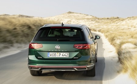 2020 Volkswagen Passat Alltrack (EU-Spec) Rear Wallpapers 450x275 (24)