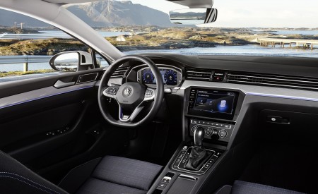 2020 Volkswagen Passat GTE (EU-Spec) Interior Front Seats Wallpapers 450x275 (49)