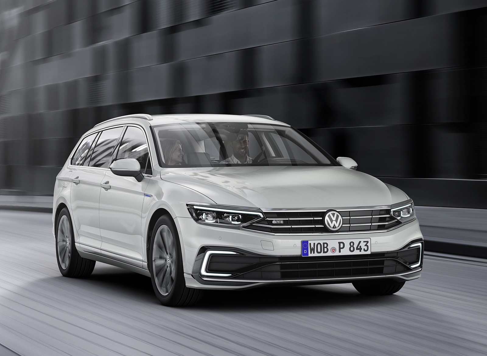 2020 Volkswagen Passat GTE Variant (EU-Spec) Front Wallpapers #38 of 52