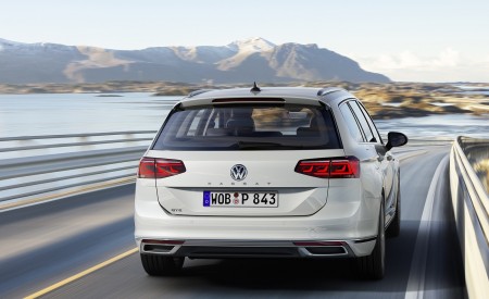 2020 Volkswagen Passat GTE Variant (EU-Spec) Rear Wallpapers 450x275 (40)