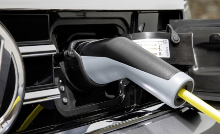 2020 Volkswagen Passat GTE Variant (Plug-In Hybrid EU-Spec) Charging Wallpapers 450x275 (20)