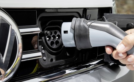 2020 Volkswagen Passat GTE Variant (Plug-In Hybrid EU-Spec) Charging Wallpapers 450x275 (19)