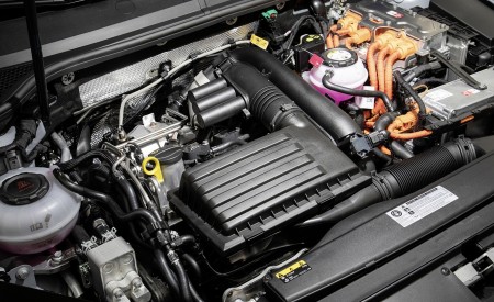 2020 Volkswagen Passat GTE Variant (Plug-In Hybrid EU-Spec) Engine Wallpapers 450x275 (22)