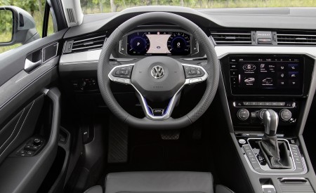 2020 Volkswagen Passat GTE Variant (Plug-In Hybrid EU-Spec) Interior Cockpit Wallpapers 450x275 (32)