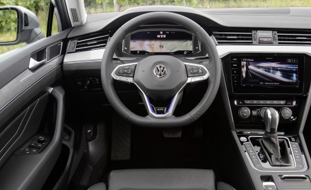 2020 Volkswagen Passat GTE Variant (Plug-In Hybrid EU-Spec) Interior Cockpit Wallpapers 450x275 (31)