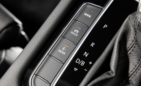 2020 Volkswagen Passat GTE Variant (Plug-In Hybrid EU-Spec) Interior Detail Wallpapers 450x275 (29)