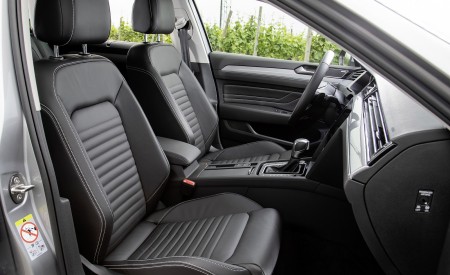 2020 Volkswagen Passat GTE Variant (Plug-In Hybrid EU-Spec) Interior Front Seats Wallpapers 450x275 (28)