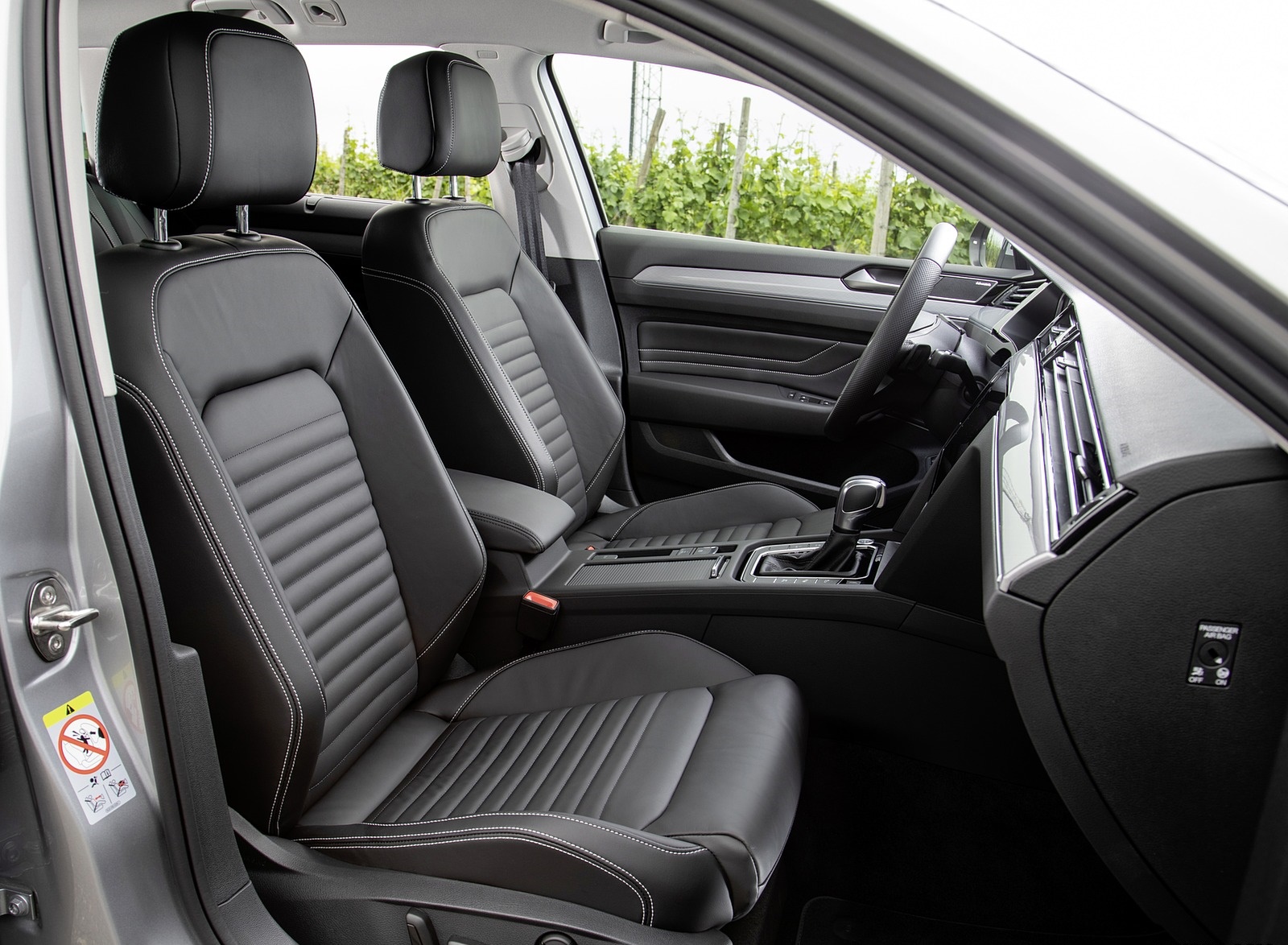 2020 Volkswagen Passat GTE Variant (Plug-In Hybrid EU-Spec) Interior Front Seats Wallpapers #28 of 52