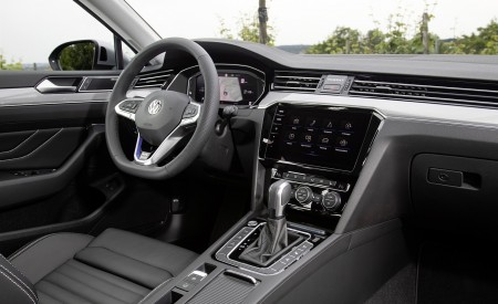2020 Volkswagen Passat GTE Variant (Plug-In Hybrid EU-Spec) Interior Wallpapers 450x275 (34)