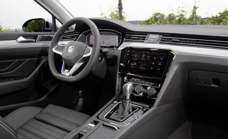 2020 Volkswagen Passat GTE Variant (Plug-In Hybrid EU-Spec) Interior Wallpapers 450x275 (33)