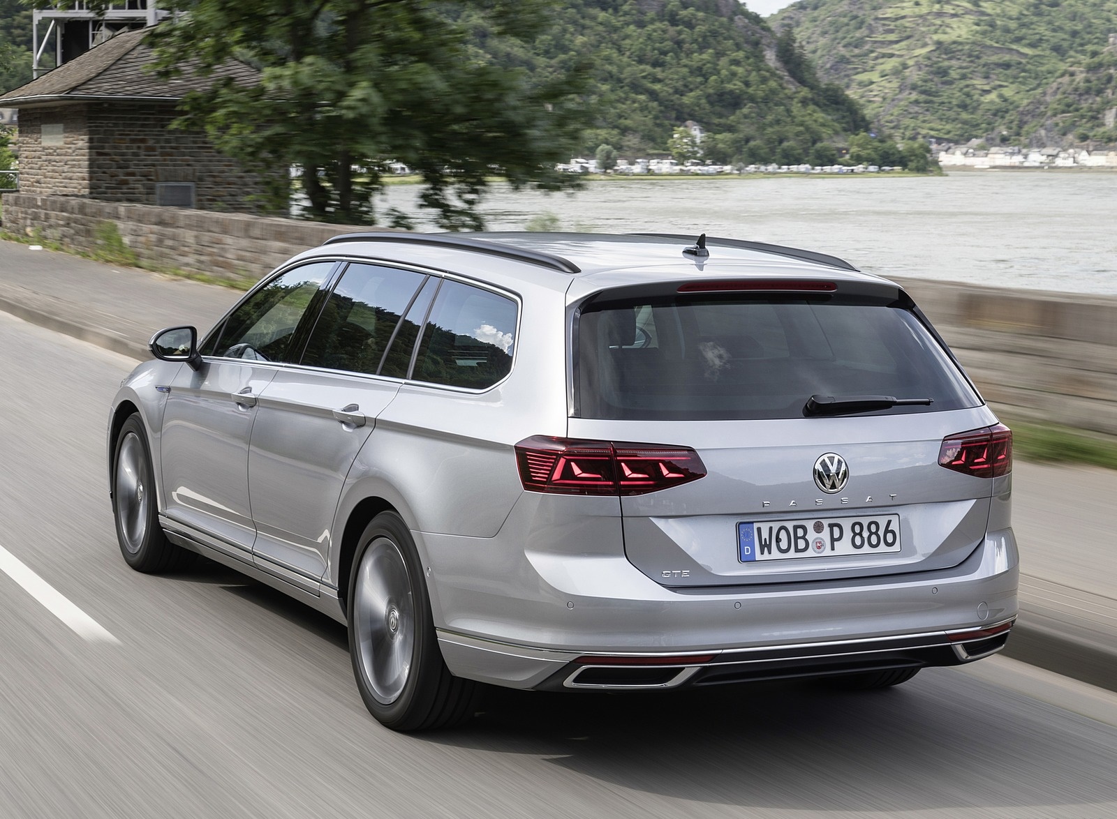 2020 Volkswagen Passat GTE Variant (Plug-In Hybrid EU-Spec) Rear Three-Quarter Wallpapers (5)