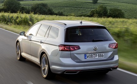 2020 Volkswagen Passat GTE Variant (Plug-In Hybrid EU-Spec) Rear Three-Quarter Wallpapers 450x275 (6)