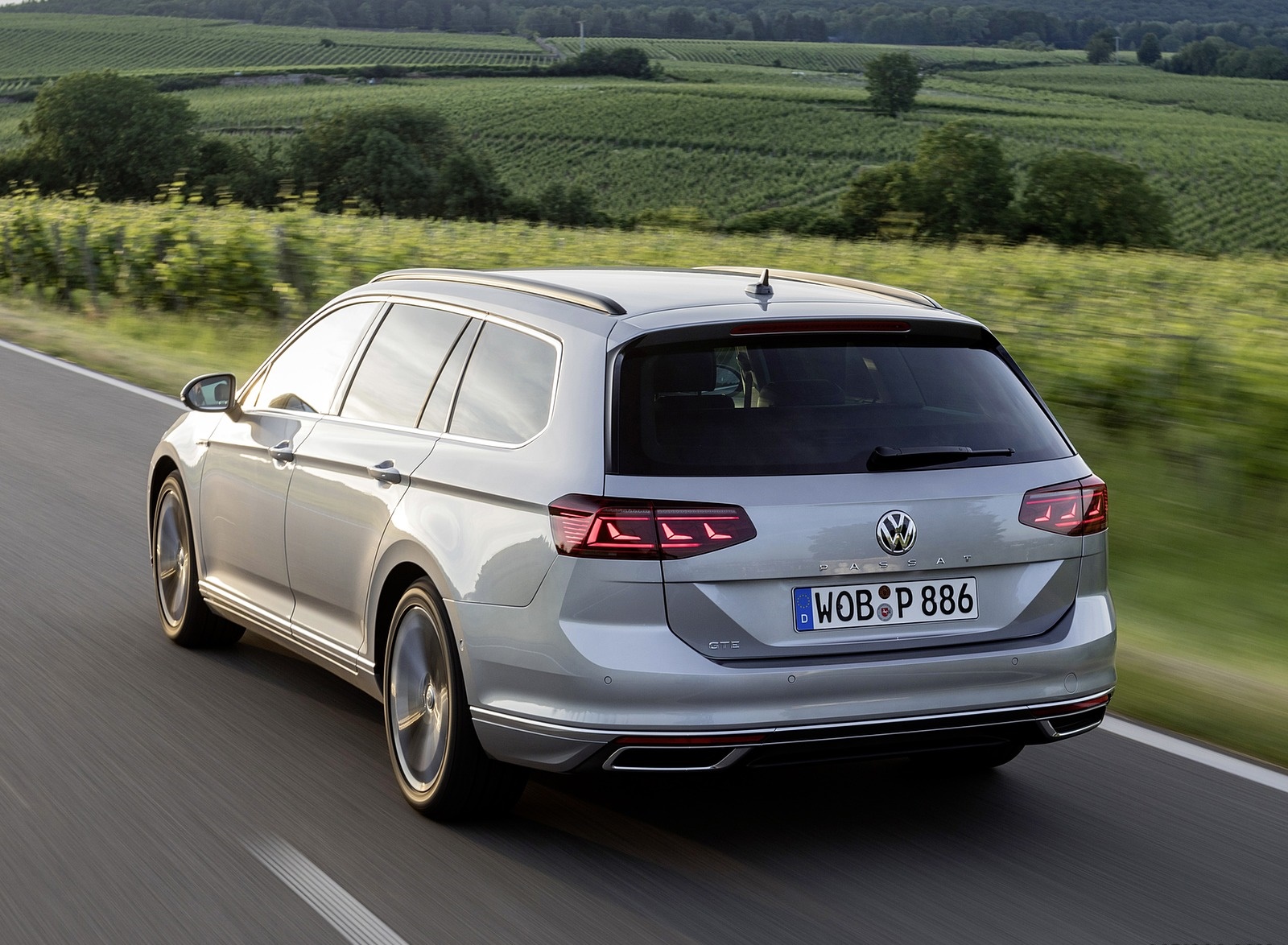 2020 Volkswagen Passat GTE Variant (Plug-In Hybrid EU-Spec) Rear Three-Quarter Wallpapers (6)