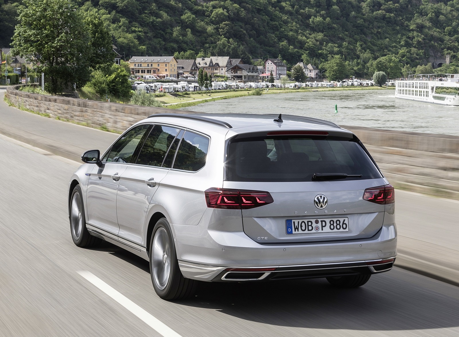 2020 Volkswagen Passat GTE Variant (Plug-In Hybrid EU-Spec) Rear Three-Quarter Wallpapers (9)