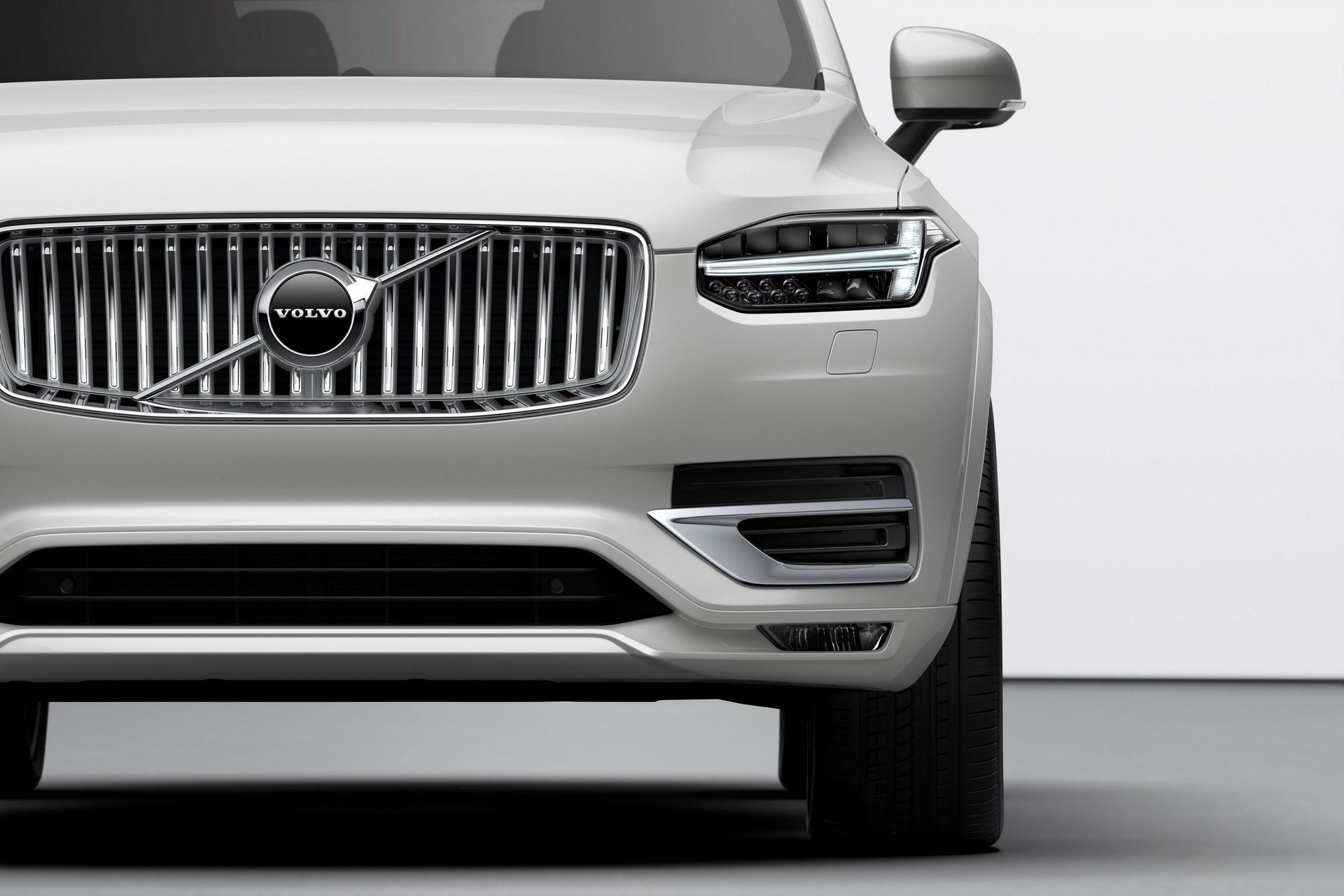 2020 Volvo XC90 Inscription T8 Plug-in Hybrid (Color: Birch Light Metallic) Detail Wallpapers #28 of 44