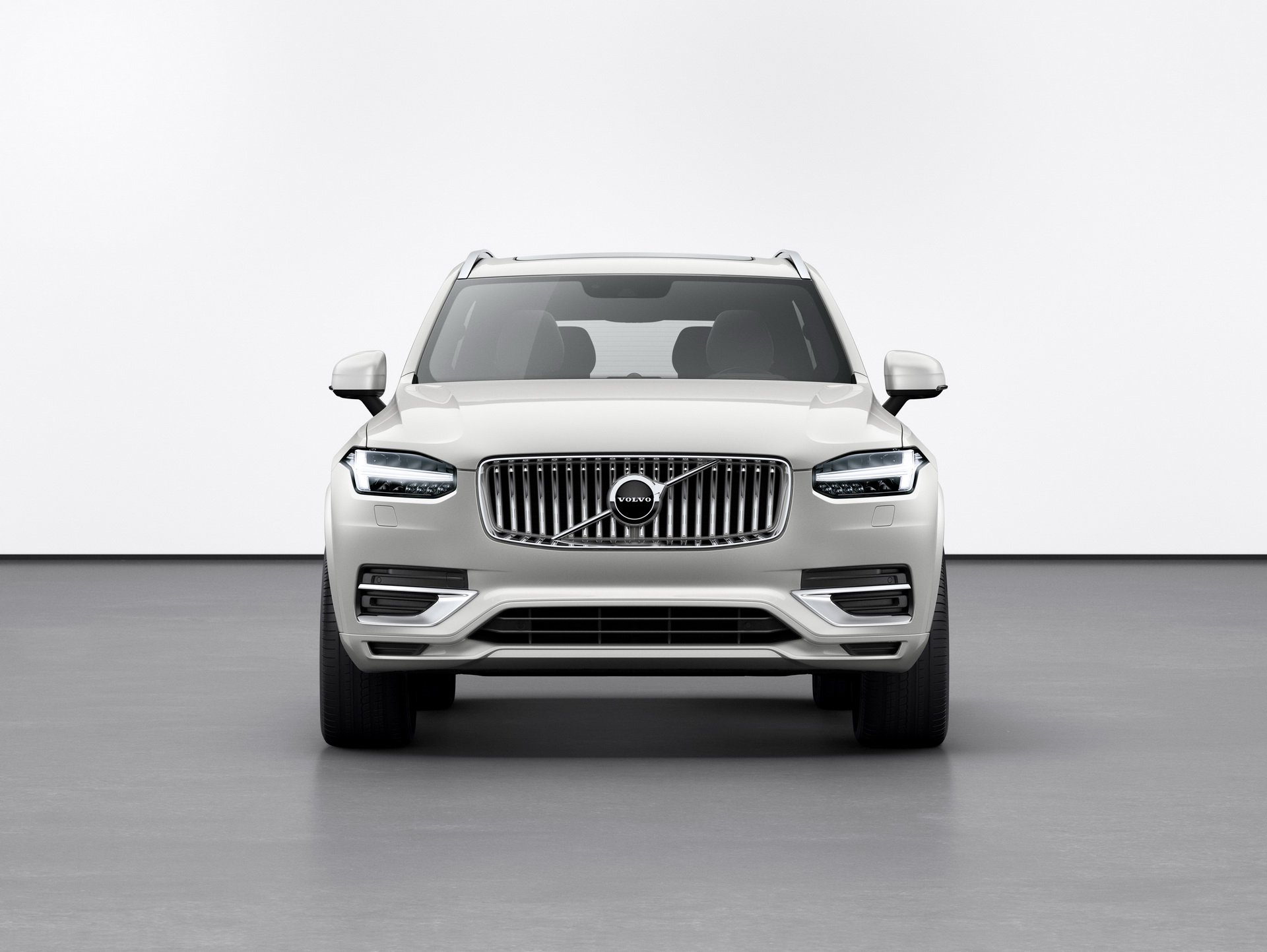 2020 Volvo XC90 Inscription T8 Plug-in Hybrid (Color: Birch Light Metallic) Front Wallpapers #23 of 44