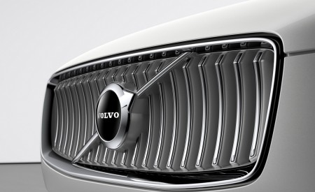 2020 Volvo XC90 Inscription T8 Plug-in Hybrid (Color: Birch Light Metallic) Grill Wallpapers 450x275 (31)