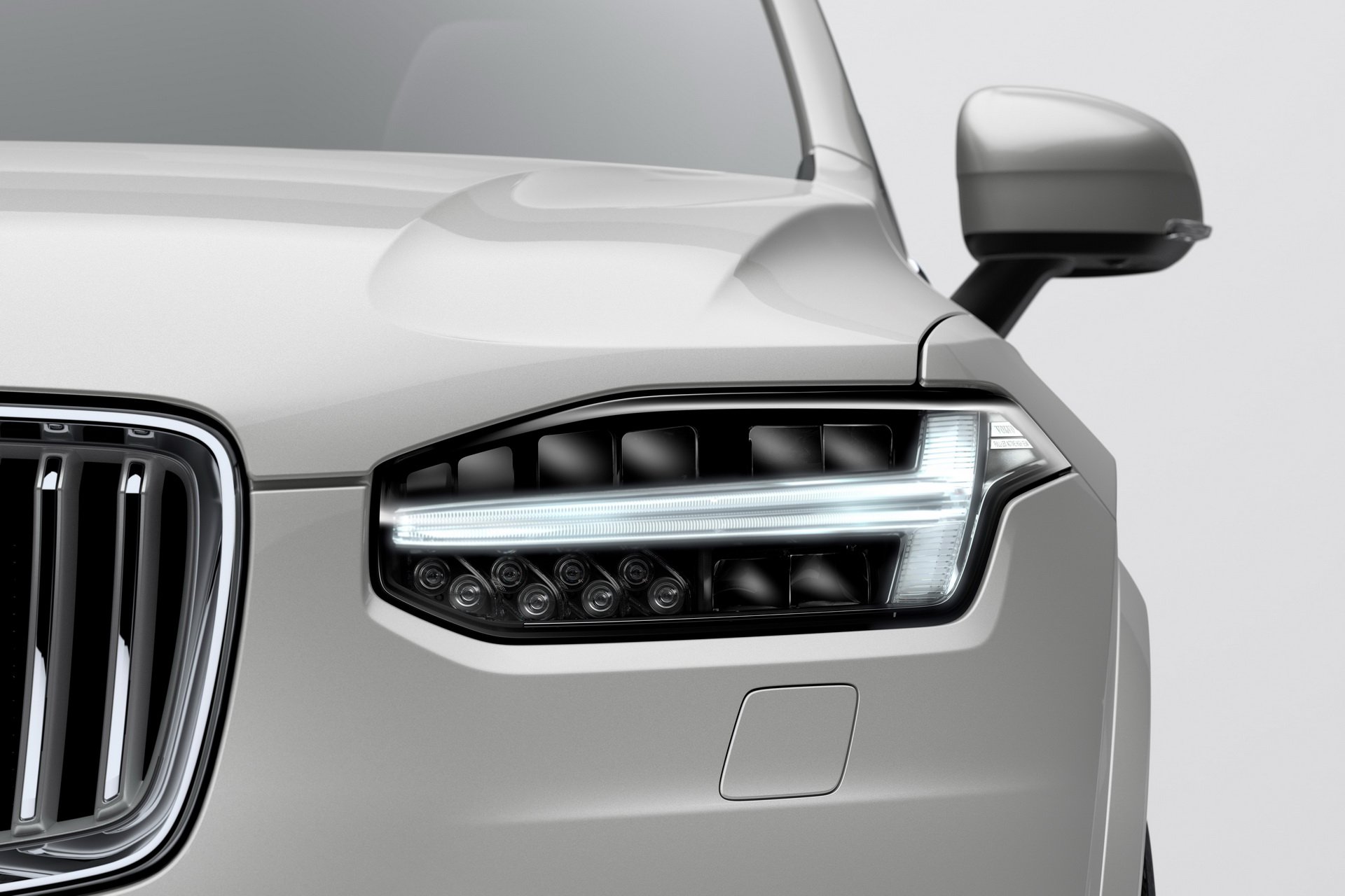 2020 Volvo XC90 Inscription T8 Plug-in Hybrid (Color: Birch Light Metallic) Headlight Wallpapers #32 of 44