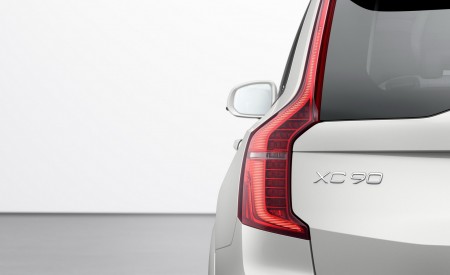 2020 Volvo XC90 Inscription T8 Plug-in Hybrid (Color: Birch Light Metallic) Tail Light Wallpapers 450x275 (33)