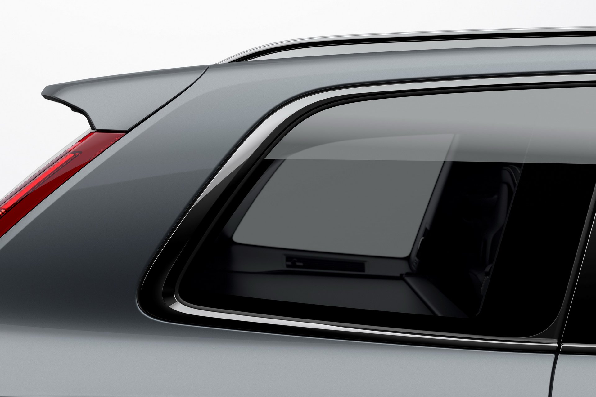 2020 Volvo XC90 R-Design T8 Plug-in Hybrid (Color: Thunder Grey) Spoiler Wallpapers #13 of 44