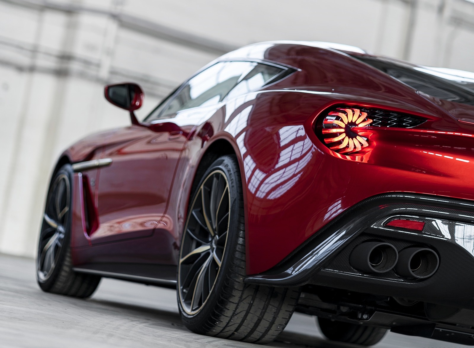 2018 Aston Martin Vanquish Zagato Coupe Tail Light Wallpapers #14 of 26