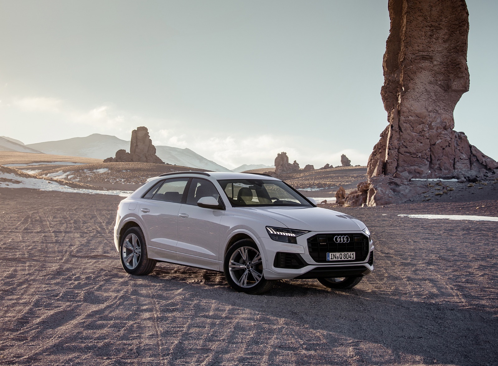 2019 Audi Q8 (Color: Glacier White) Front Three-Quarter Wallpapers #194 of 260