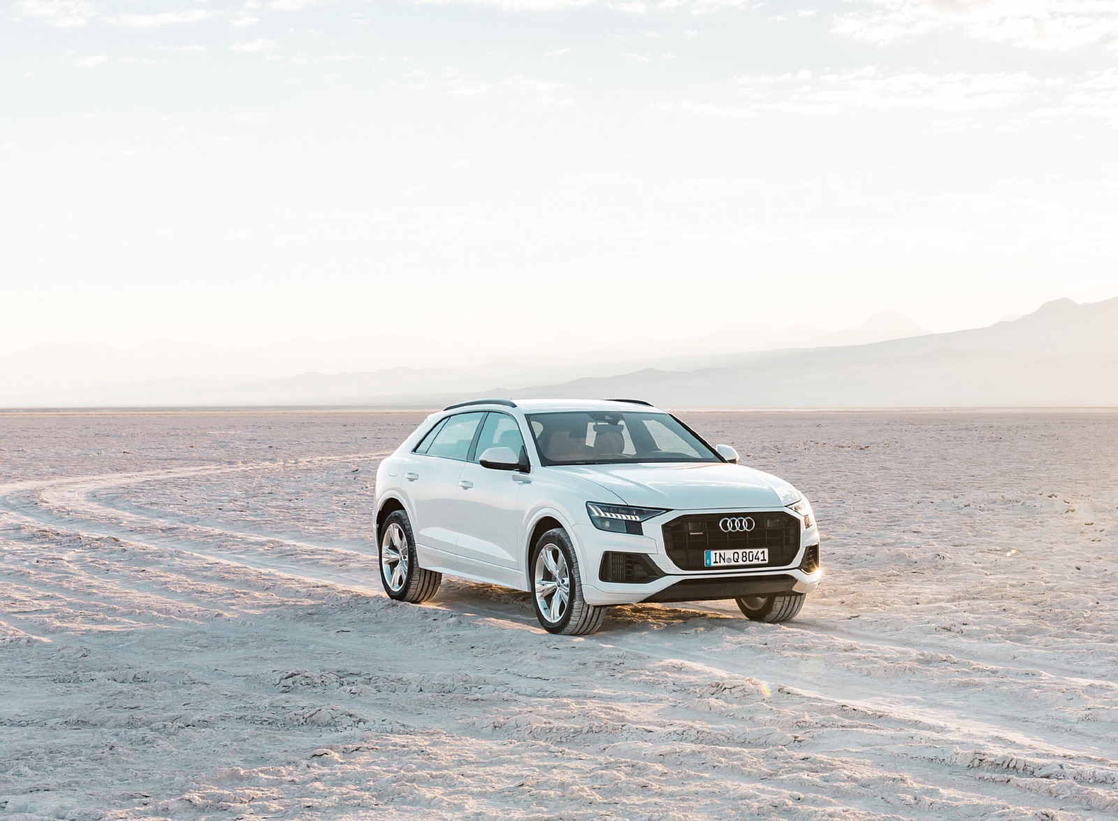 2019 Audi Q8 (Color: Glacier White) Front Wallpapers #200 of 260