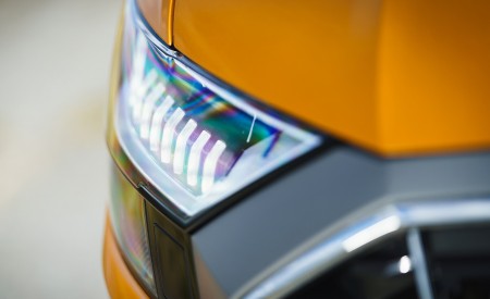 2019 Audi Q8 S Line 50 TDI Quattro (UK-Spec) Headlight Wallpapers 450x275 (71)