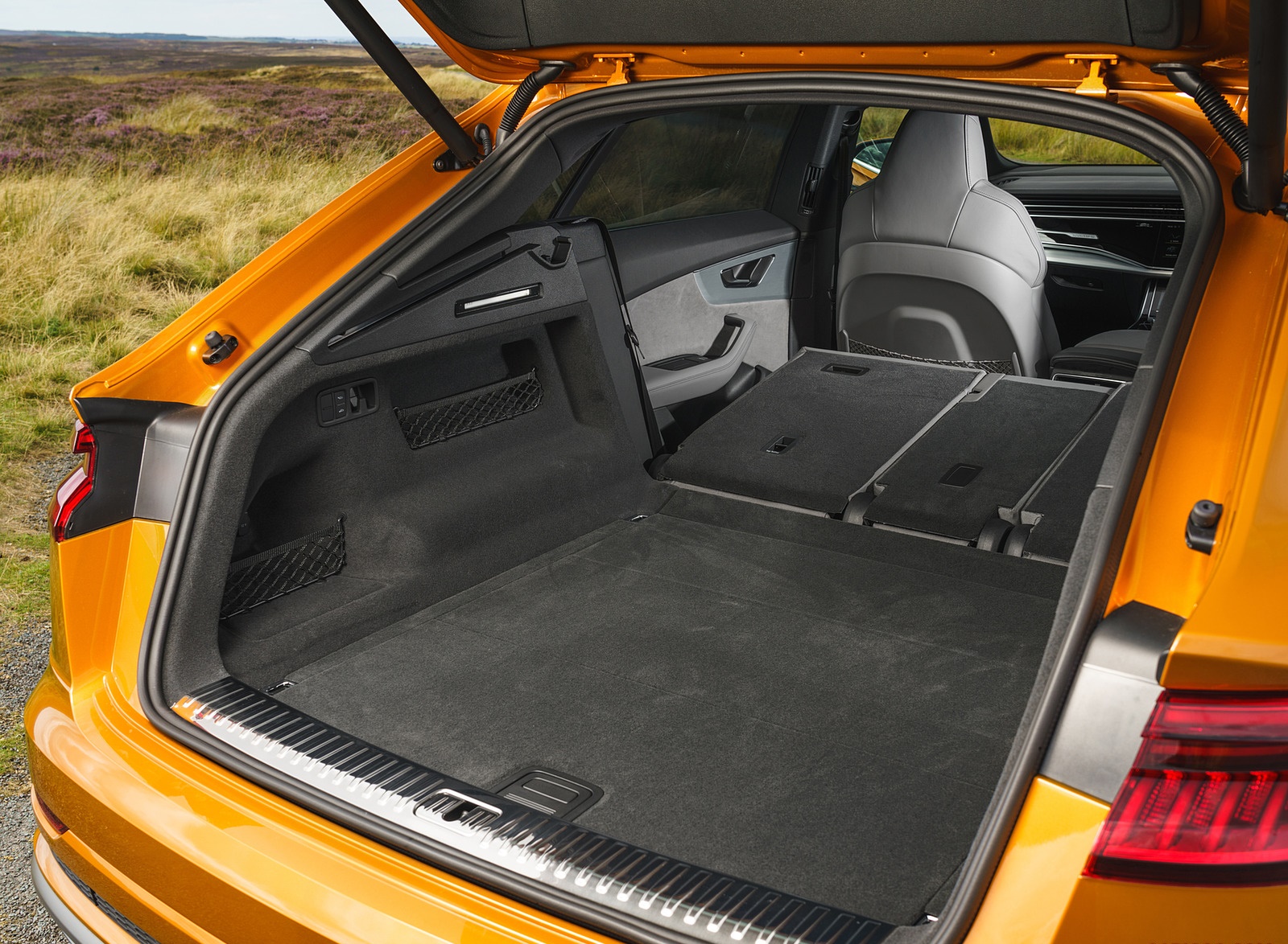 2019 Audi Q8 S Line 50 TDI Quattro (UK-Spec) Trunk Wallpapers #85 of 98