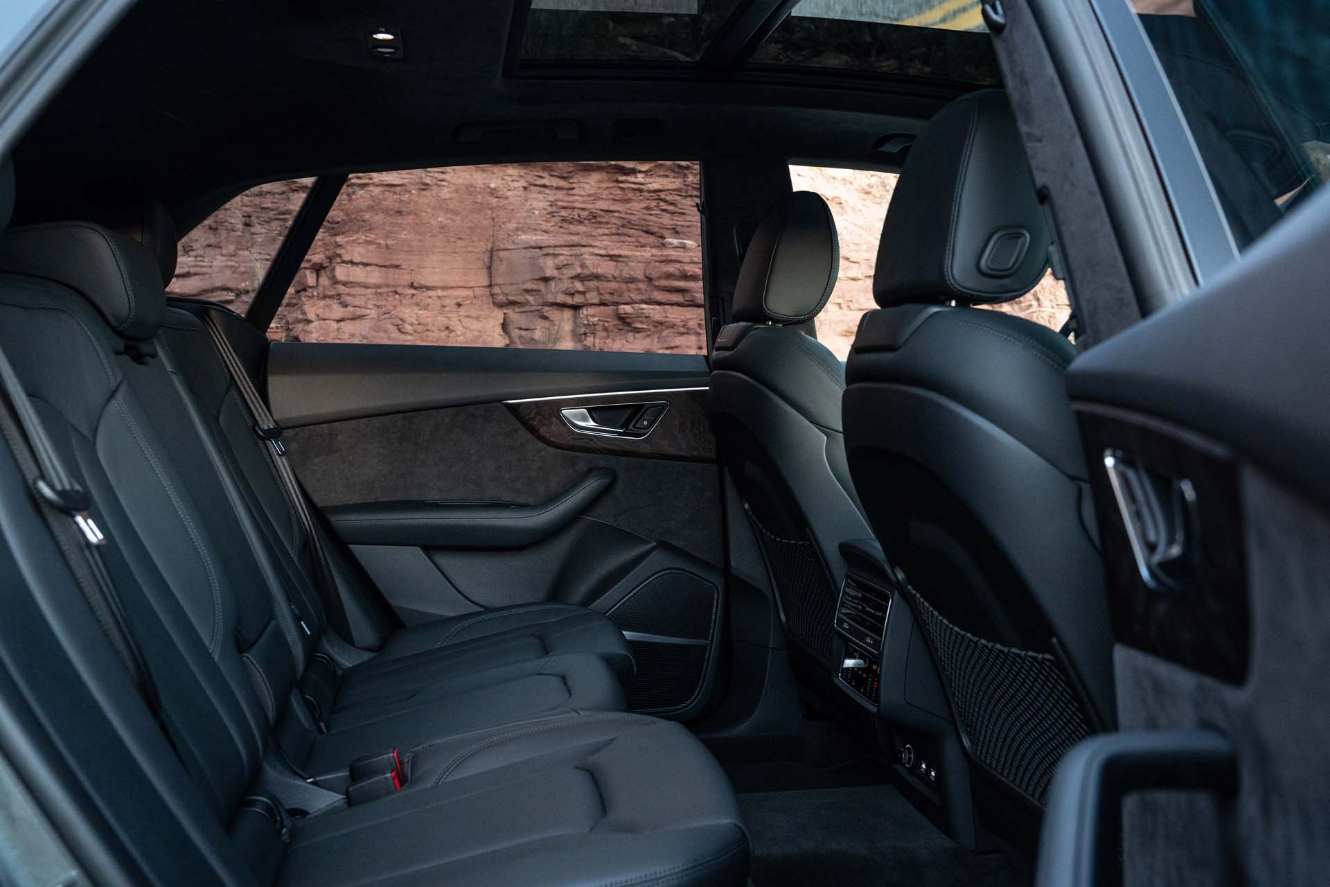 2019 Audi Q8 (US-Spec) Interior Rear Seats Wallpapers #96 of 260